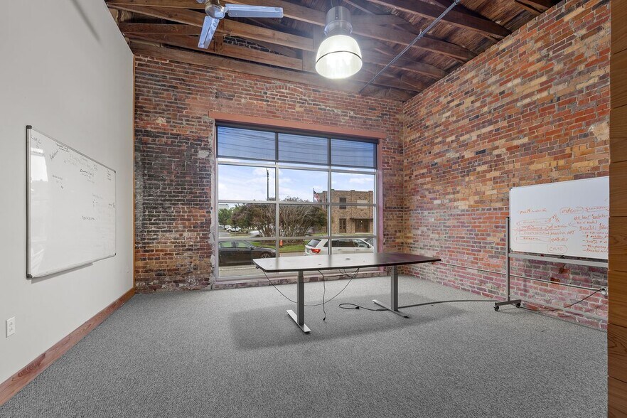 More Photos Of 214 E Garden St, Pensacola Storefront Retail Office For Lease