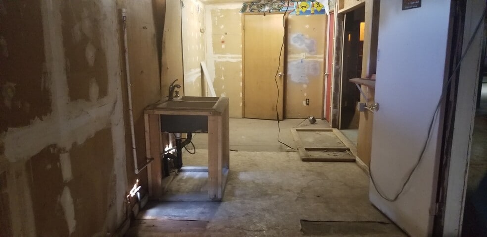 More Photos Of 2435 S K St, Tulare Bar For Sale