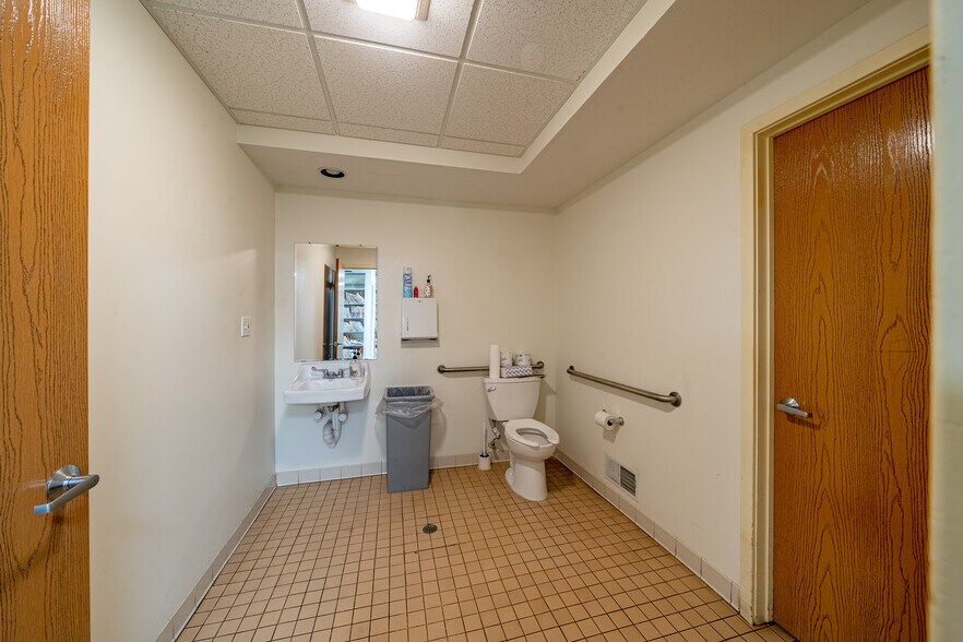 More Photos Of 353 Island Cottage Rd, Rochester Medical For Lease