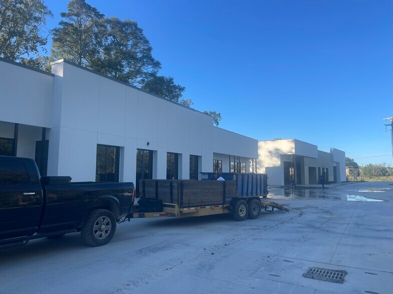 More Photos Of 7702 Magnolia Beach Rd, Denham Springs Office For Lease