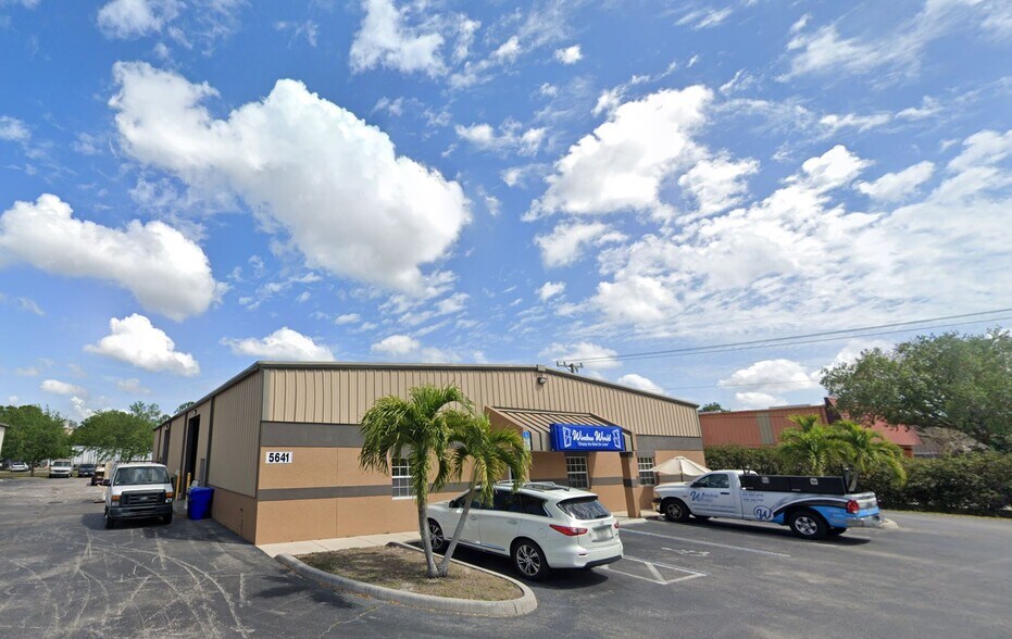 Primary Photo Of 5641 Division Dr, Fort Myers Warehouse For Lease