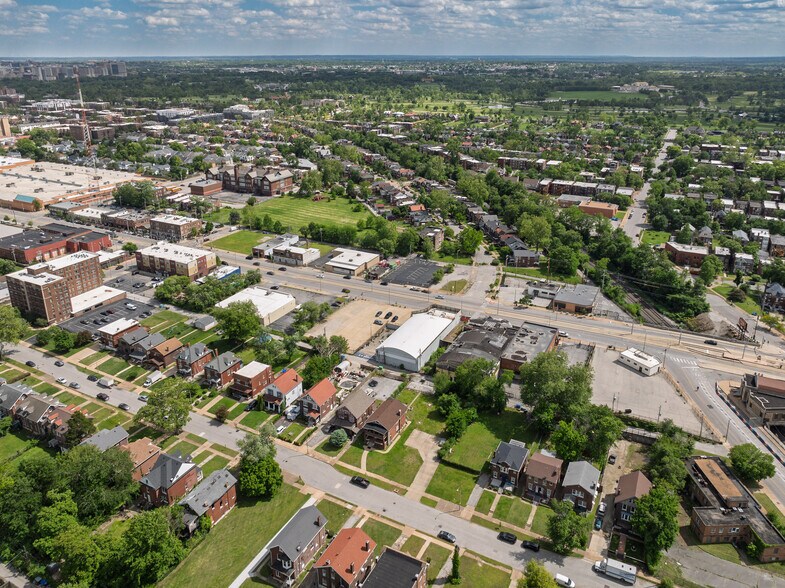 More Photos Of 5951 Delmar Blvd, Saint Louis Freestanding For Sale