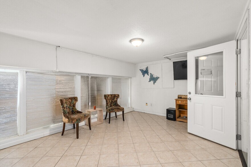 More Photos Of 531-535 N Market Blvd, Chehalis Restaurant For Sale