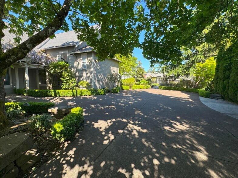 More Photos Of 22418 SW Pine St, Sherwood Freestanding For Lease