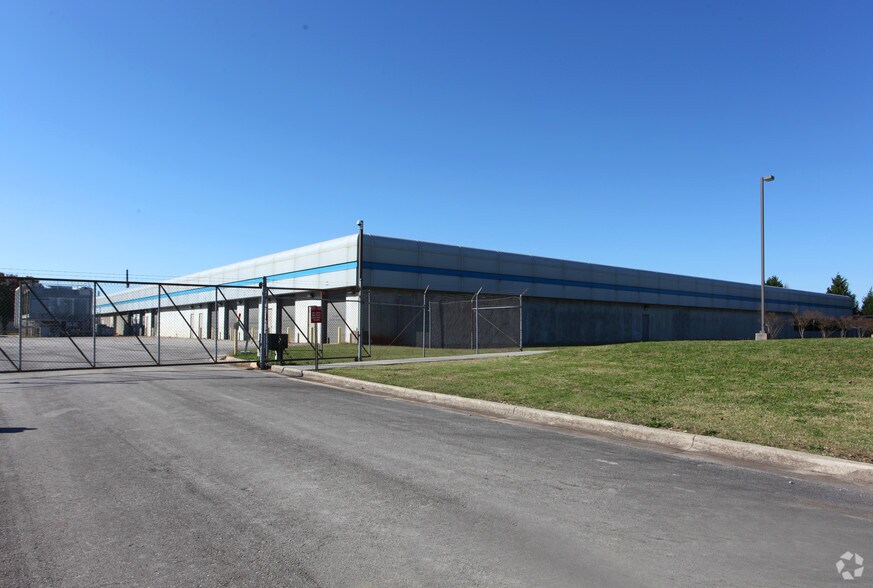 More Photos Of 1816 SW Remington Trl, Huntsville Manufacturing For Lease