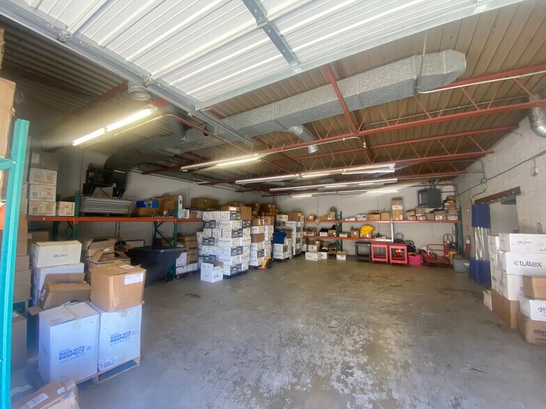 More Photos Of 301 W Arlington Ave, Fort Worth Flex For Sale