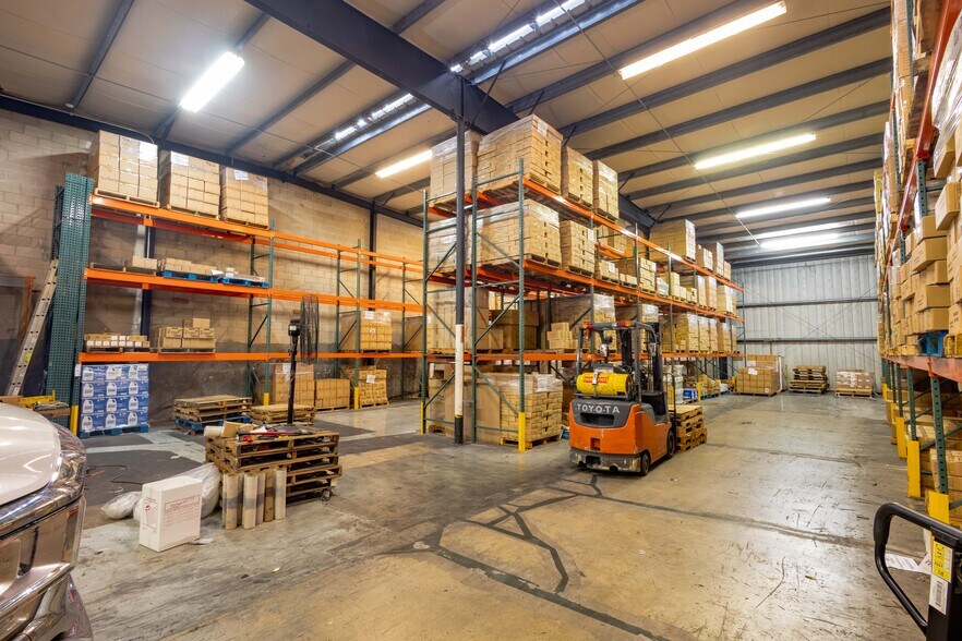 More Photos Of 99-1342 Koaha Pl, Honolulu Warehouse For Lease