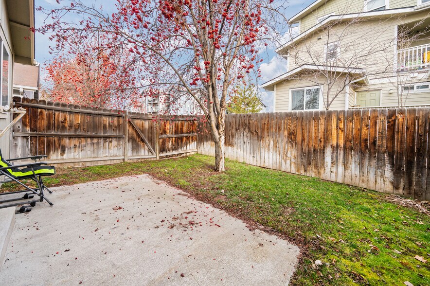 More Photos Of 2150 SW Canyon Dr, Redmond Apartments For Sale