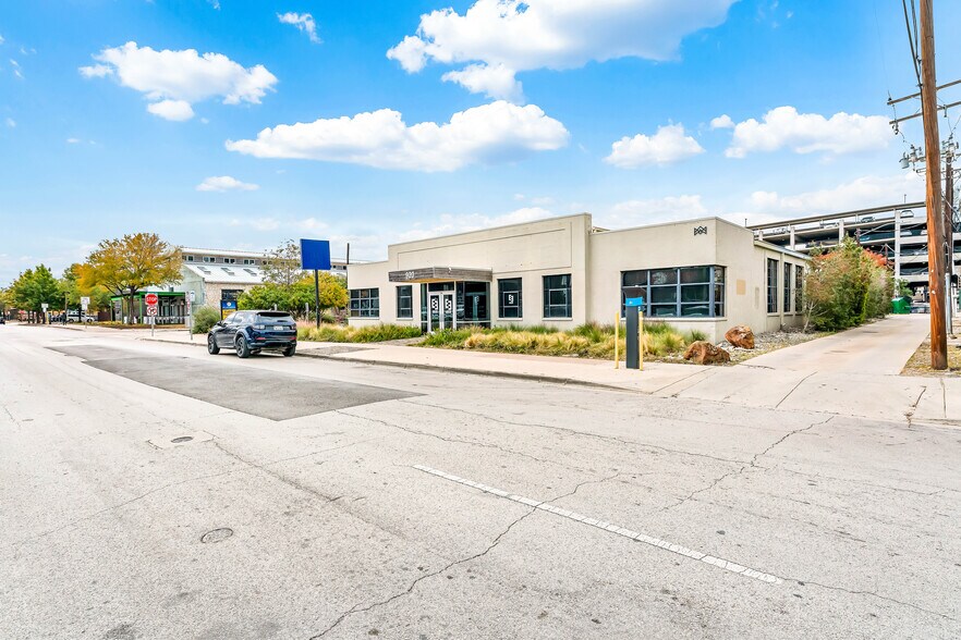 More Photos Of 920 Foch St, Fort Worth Freestanding For Lease