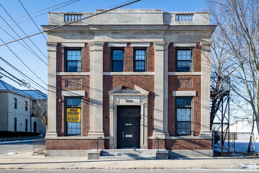 More Photos Of 303 Griffing Ave, Riverhead Office For Lease