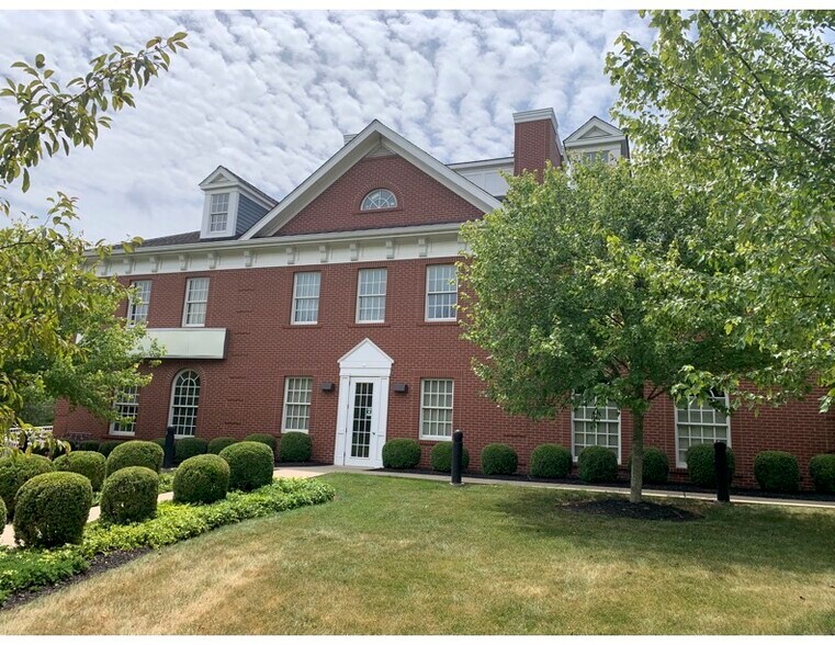 More Photos Of 178 Center St, Clinton Township Medical For Lease