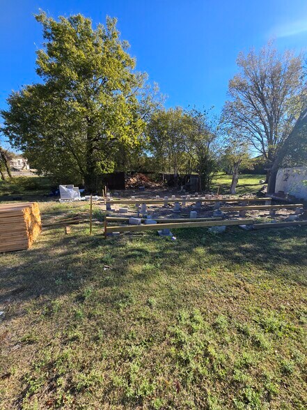 More Photos Of 1206 N Kaufman St, Ennis Land For Sale