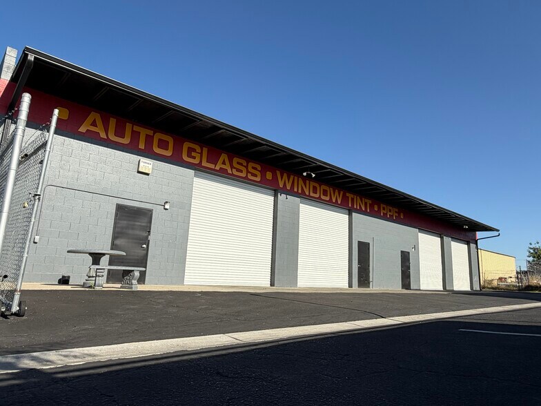 More Photos Of 1005 Barstow Ave, Clovis Warehouse For Sale