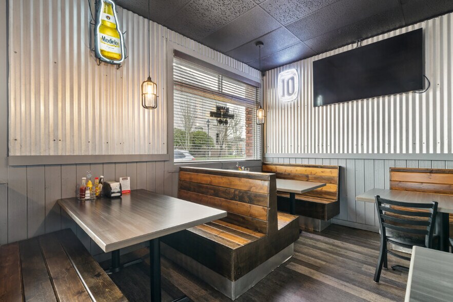 More Photos Of 2015 1st St, Tillamook General Retail For Sale