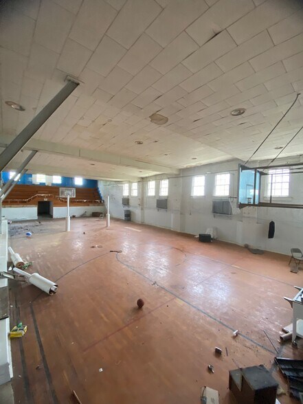 More Photos Of 450 McCorkle Ave, Burbank Schools For Sale