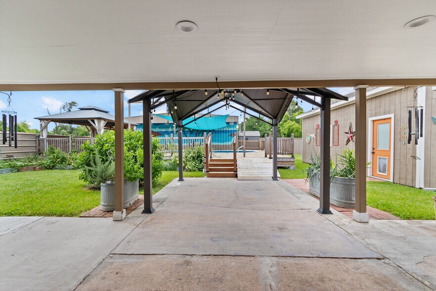 More Photos Of 16815 Avenue A, Channelview Truck Terminal For Sale