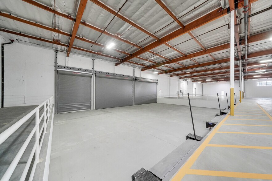 More Photos Of 510 W Carob St, Compton Manufacturing For Lease