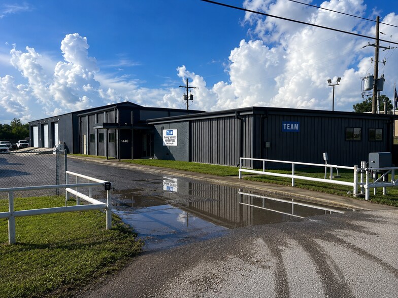 More Photos Of 1440 Spindletop Rd, Beaumont Office For Lease