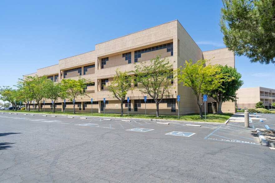 More Photos Of 44215 15th St W, Lancaster Medical For Sale