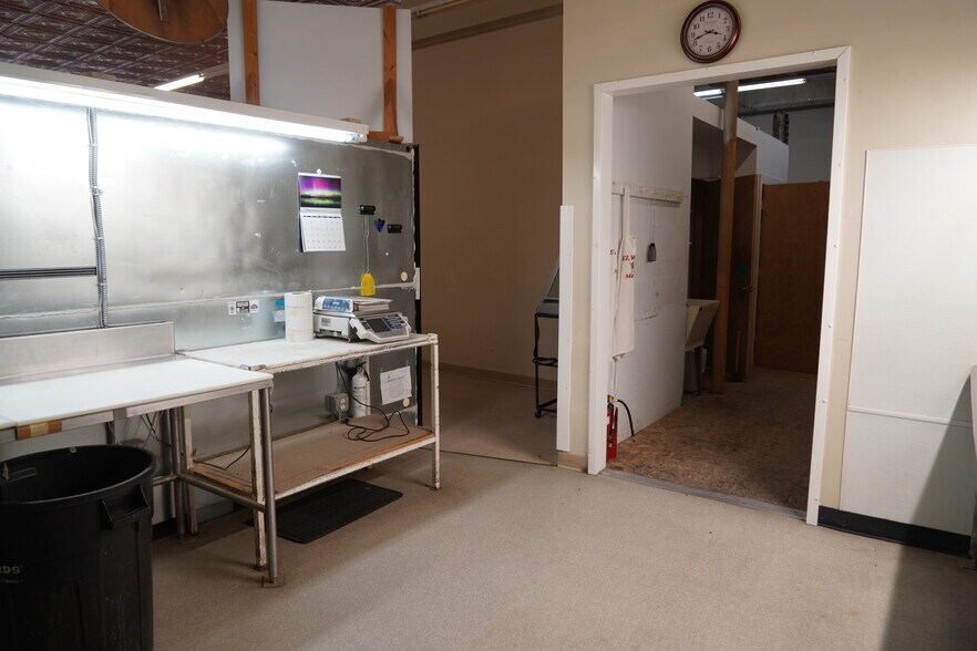 More Photos Of 304 Smith Ave, Elwood General Retail For Sale