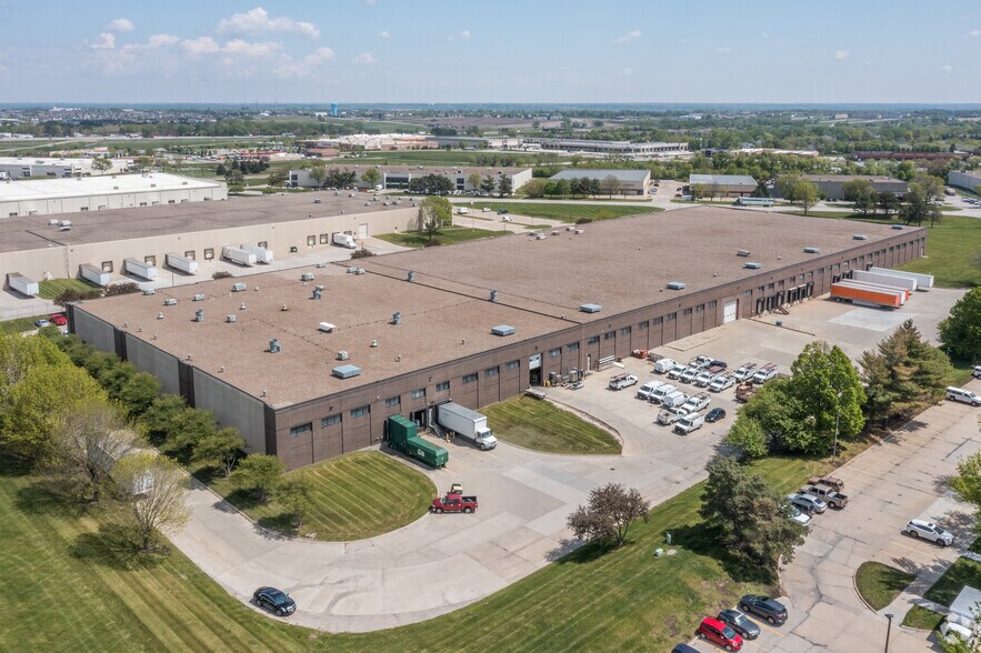 More Photos Of 4360 112th St, Urbandale Warehouse For Lease