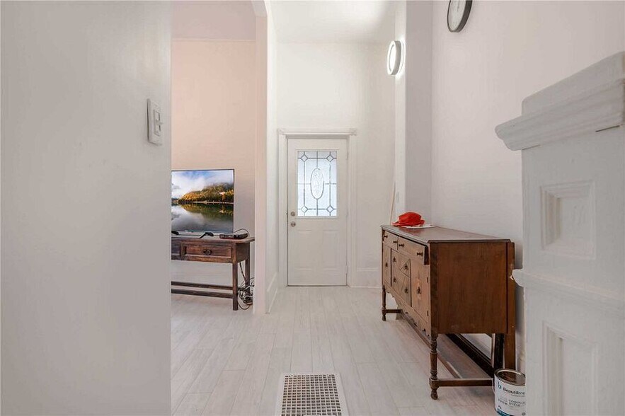 More Photos Of 59 Mary St, Barrie Apartments For Sale