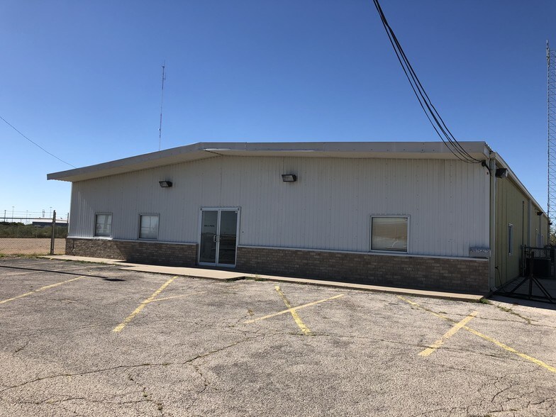 Primary Photo Of 1101 E Pool Rd, Odessa Flex For Lease