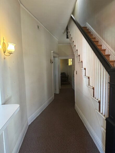 More Photos Of 2111 W Main St, Richmond Office For Lease