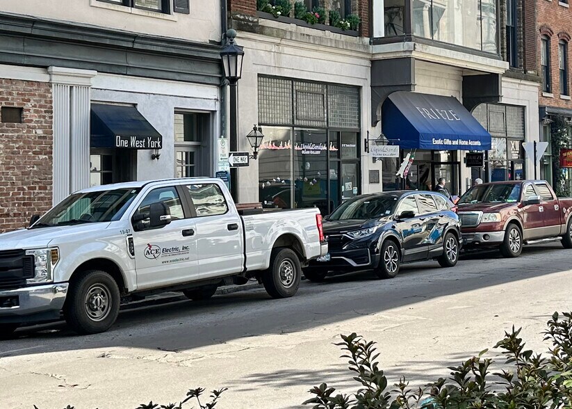 More Photos Of 5 W York St, Savannah Storefront For Lease