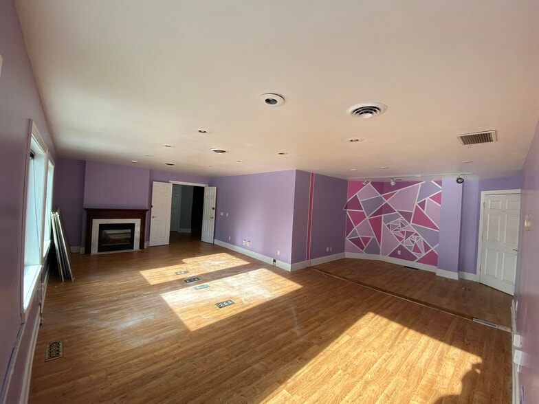 More Photos Of 1865 Old Hudson Rd, Saint Paul Loft Creative Space For Lease