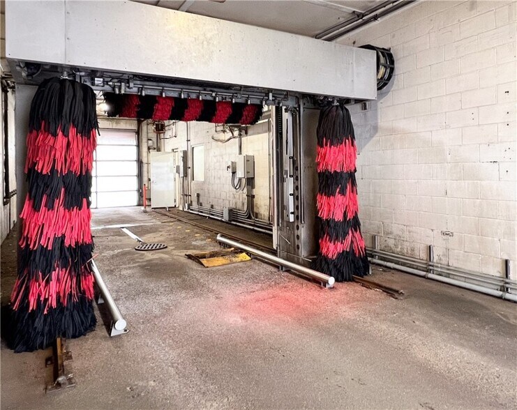 More Photos Of 701 S River St, Spooner Carwash For Sale