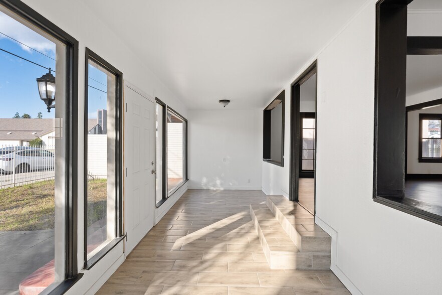 More Photos Of 1825 Baker St, Bakersfield Specialty For Sale