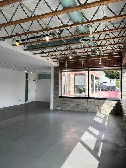 More Photos Of 2110 Main St, Santa Monica Loft Creative Space For Lease
