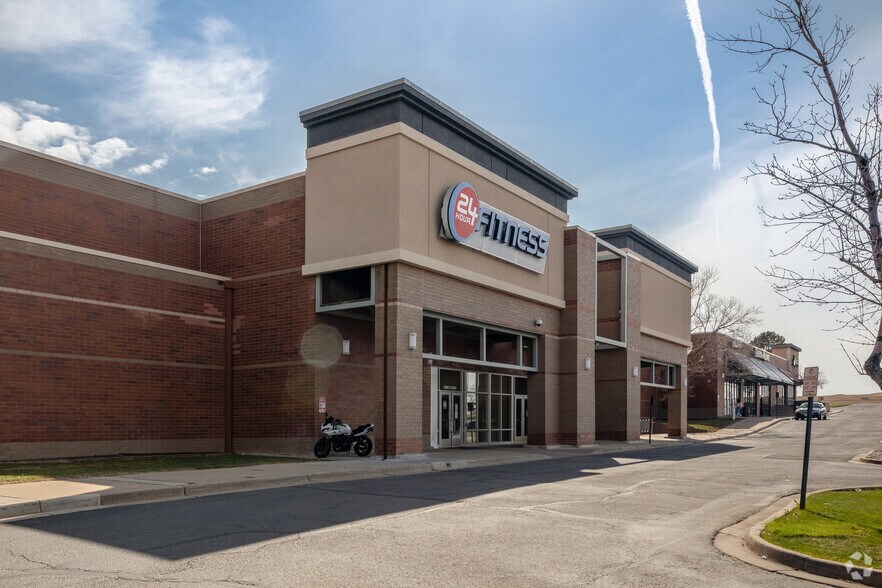 More Photos Of 512-586 S Chambers Rd, Aurora Storefront For Lease