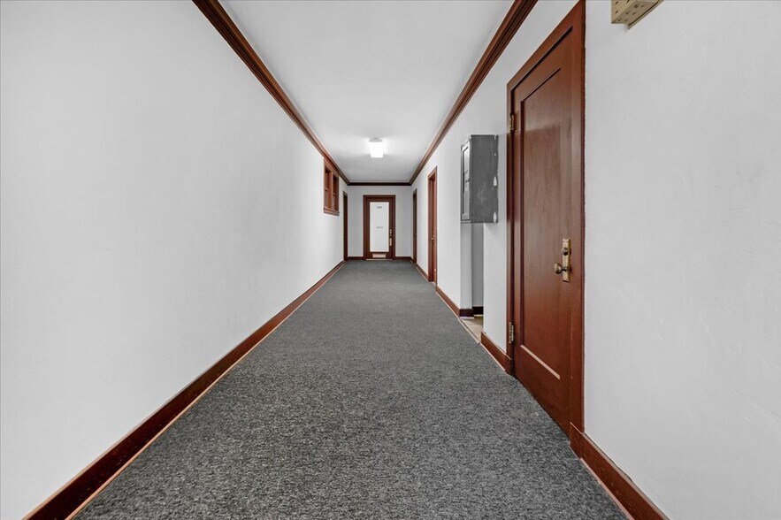 More Photos Of 100 W 7th St, Hanford Storefront Retail Office For Sale