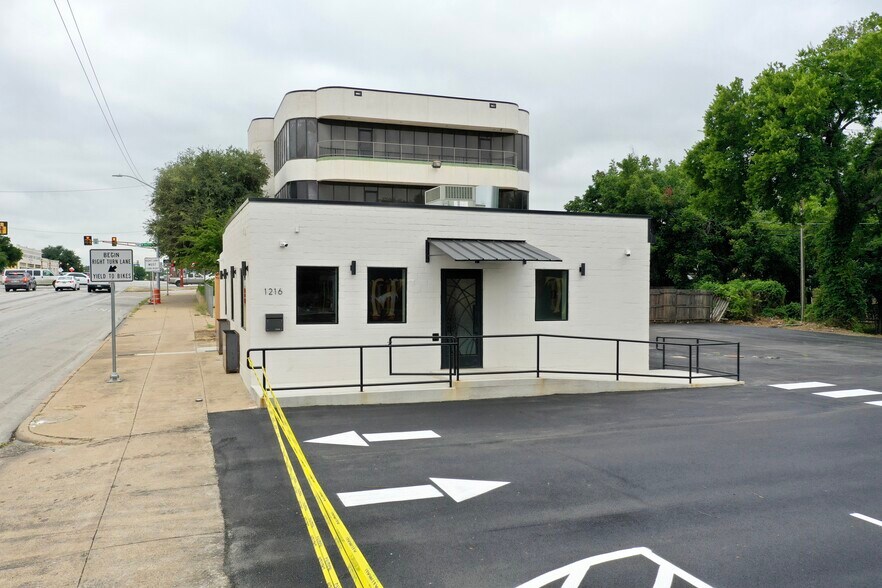 More Photos Of 1216 N Main St, Fort Worth Restaurant For Sale