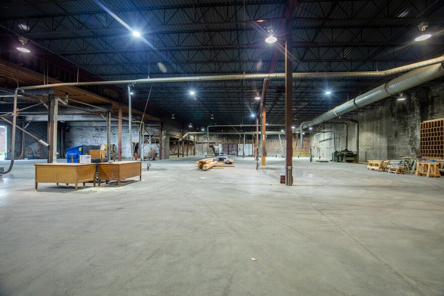 More Photos Of 1900 Cole Street, Saint Louis Manufacturing For Sale