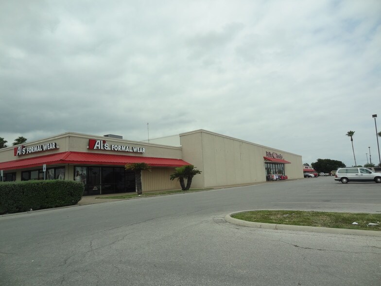 More Photos Of 613 Expressway 77, Harlingen Unknown For Lease