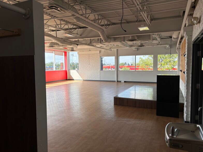 More Photos Of 2760-2794 Boul Jacques-Cartier E, Longueuil General Retail For Sale