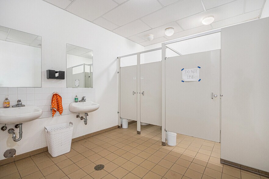 More Photos Of 56968 Dailey Rd, Dowagiac Shelter For Sale