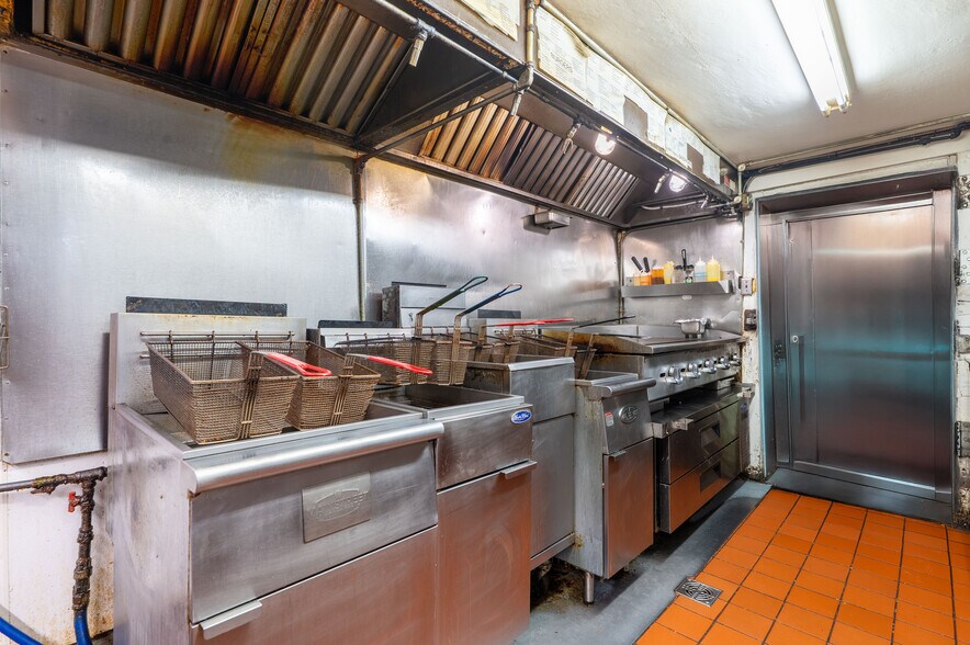 More Photos Of 127 S Broadway St, New Philadelphia Storefront Retail Office For Sale