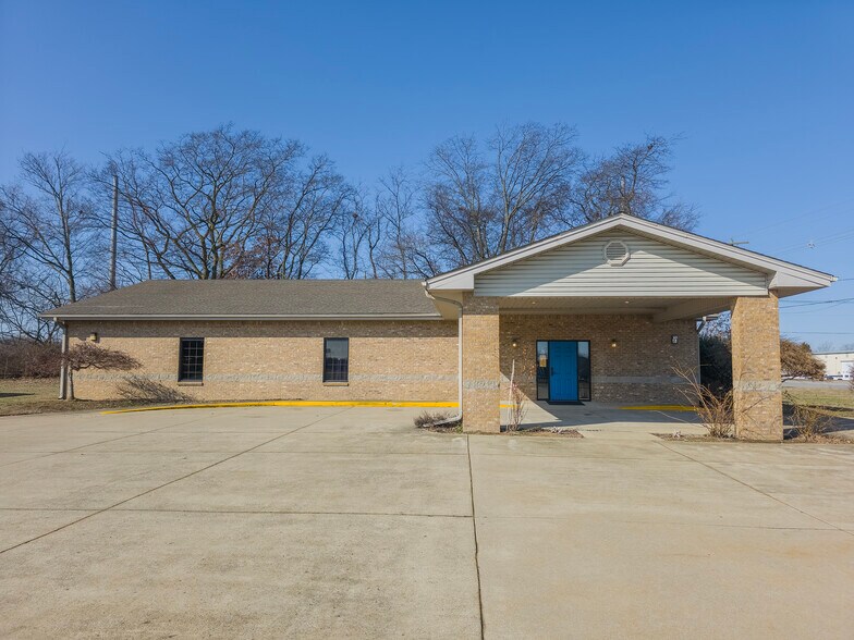 More Photos Of 2103 W 9th St, Mount Carmel Office For Sale