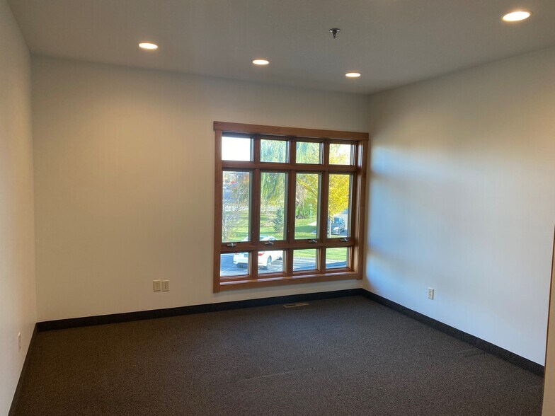 More Photos Of 18200 45th Ave N, Plymouth Office Residential For Lease