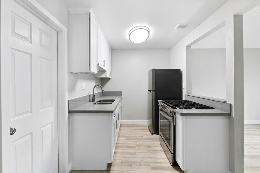 More Photos Of 1495 Peterson Ave, Long Beach Apartments For Sale