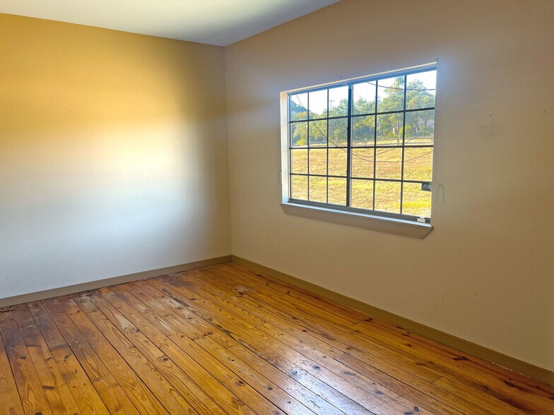 More Photos Of 1642 FM 2673, Canyon Lake Storefront Retail Office For Lease