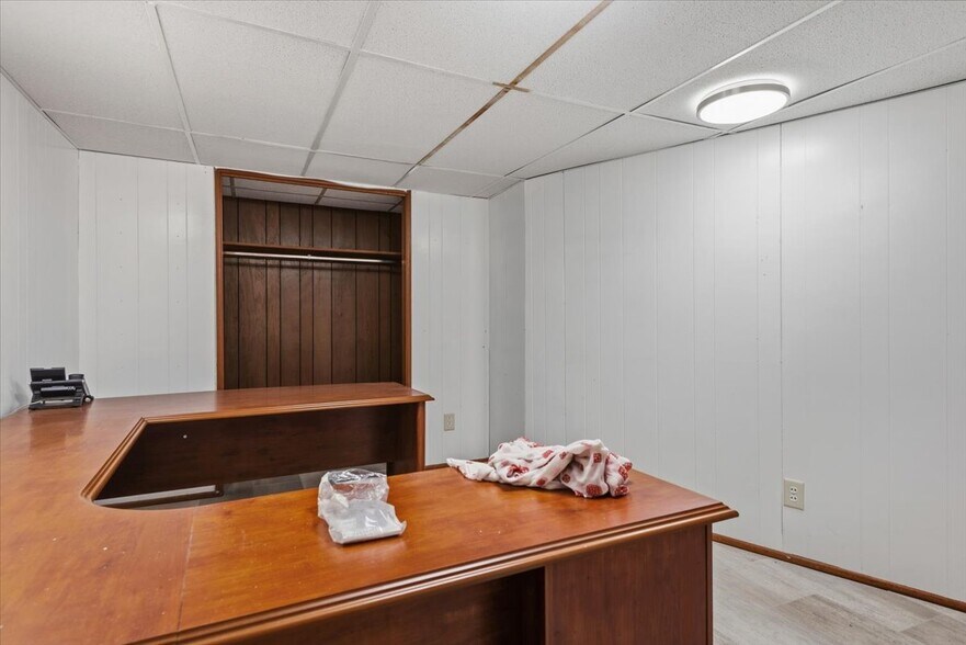 More Photos Of 2060 W Monroe St, Springfield Office For Sale