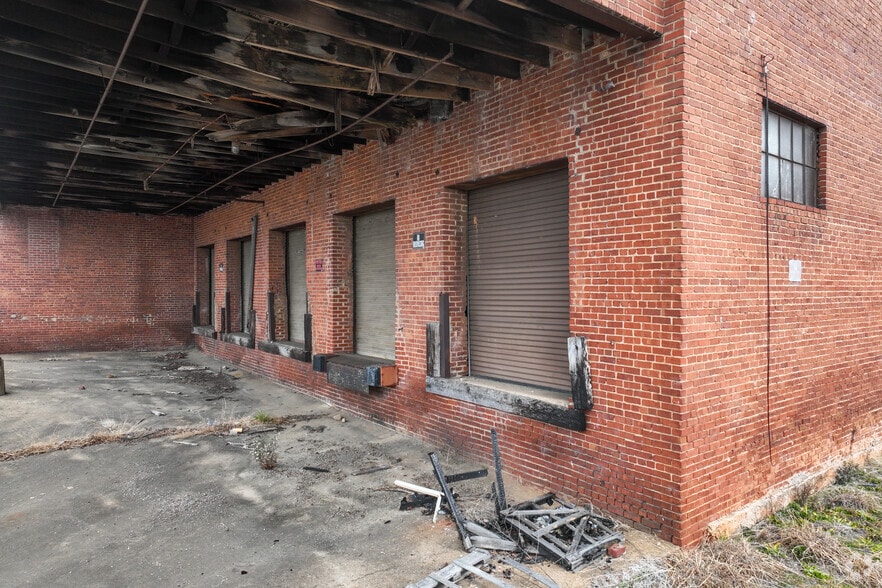 More Photos Of 916 Patterson Ave, Winston-Salem Warehouse For Lease
