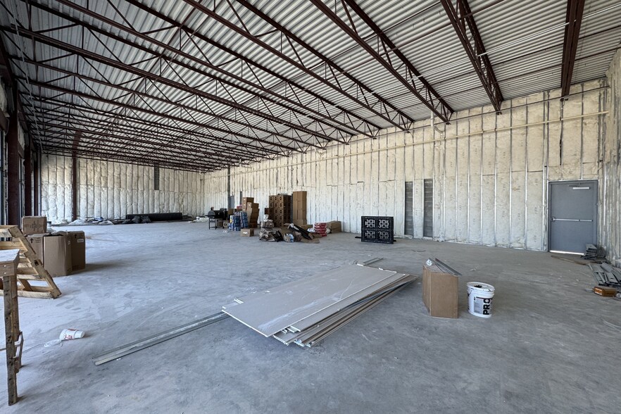 More Photos Of 851 Federal Rd, Houston Storefront For Lease