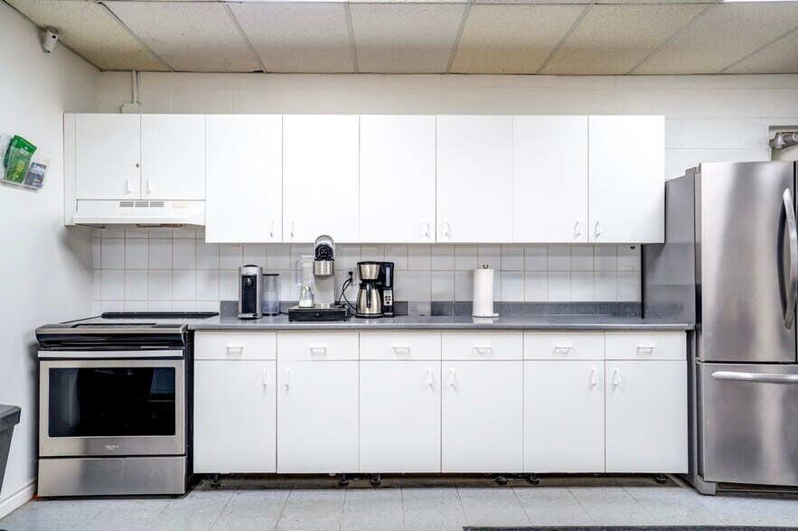 More Photos Of 1146 Aerowood Dr, Mississauga Warehouse For Sale