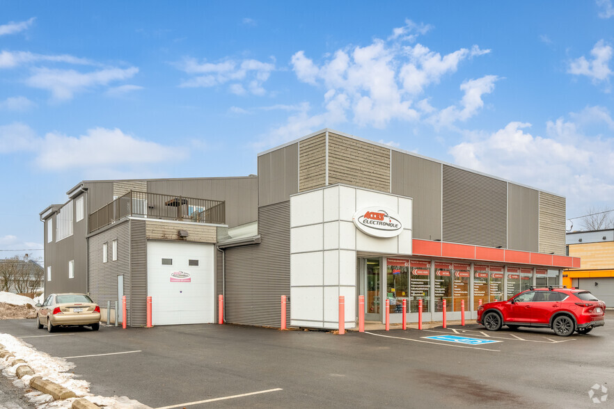 Primary Photo Of 4075 Boul Guillaume-Couture, Lévis Storefront For Sale